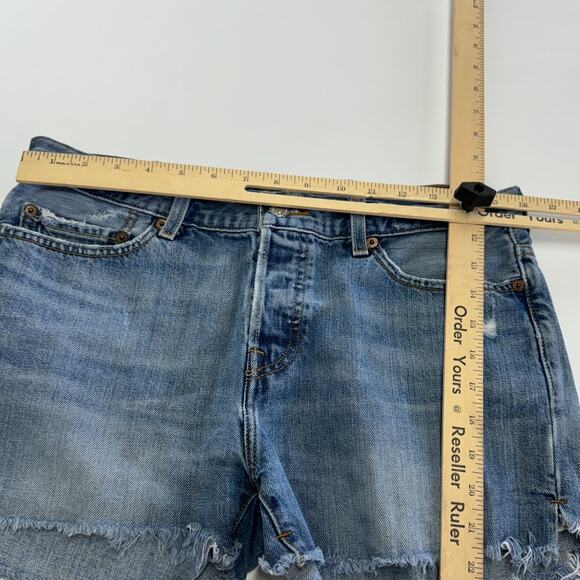 Levis Shorts Womens 30 Blue Jean Denim Raw Hem Mid Rise 501 Cotton‎ - Picture 5 of 8